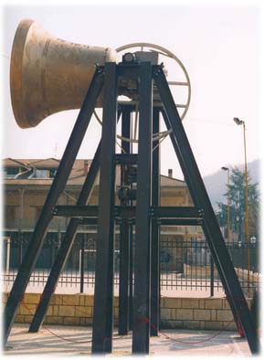 La campana mentre suona a distesa